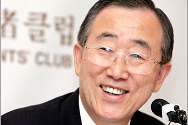 REUTERS/ South Korean Foreign Minister Ban Ki-moon smiles during a news conference for foreign media in Seoul August 25, 2006. Regional powers should not try to back North Korea into a