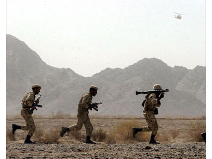 Iranian soldiers participate in military manoeuvres at Sistan-Baluchestan province, some 50 kms east of city of Zahedan near the Pakistani border, 19 August 2006.