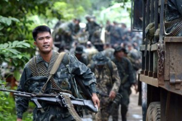 Combat troops from the Philippine Marines are deployed in Patikul in southern Jolo island, 14 September 2006 as part of the massive military operations involving 5,000 government