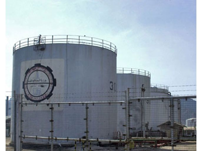 A partial view of Aden oil refinery in Yemen, 15 September 2006. Four bombers and a security guard were killed today when Yemeni security forces foiled twin suicide bombings