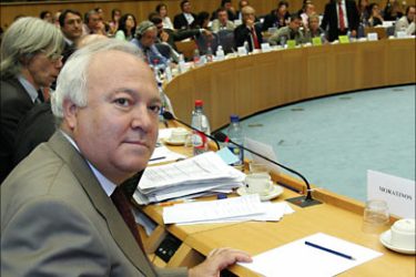 r_Spanish Foreign Minister Miguel Angel Moratinos arrives at an European Parliament Temporary Committee meeting in Brussels September 14, 2006