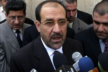 r_Iraq's Prime Minister Nuri al-Maliki (C) talks to reporters after visiting the country's top Shi'ite cleric Grand Ayatollah Ali al-Sistani in Najaf, about 160 km (100 miles) south of Baghdad, September 2, 2006