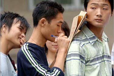 AFP / Chinese students gather to sign up for the next college entrance examinations in Hefei, central China's Anhui province 05 September 2006. Some 9.5 million candidates