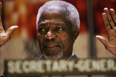 f_UN Secretary General Kofi Annan acknowledges applause from the crowd at the United Nations 28 September 2006 in New York City. Annan's two-term tenure as UN chief ends 31