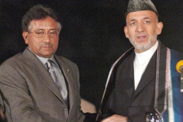 Visiting Pakistani President Pervez Musharraf (L) shakes hands with Afghan counterpart Hamid Karzai after a press conference at the Presidential palace in Kabul,