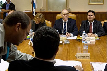 AFP /Prime Minister Ehud Olmert (C) chairs the weekly cabinet meeting in his Jerusalem offices as Defense Minister Amir Peretz (foreground, R)