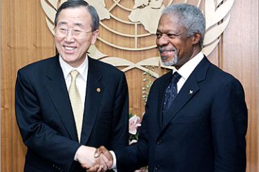 AFP (FILES) This file photo dated 22 September 2006 shows South Korean Foreign Minister Ban Ki-moon (L) shaking hands with United Nations Secretary General Kofi Annan (R)