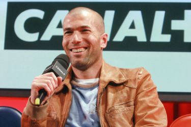AFP/Former France national football team midfielder Zinedine Zidane gives a speech, 18 October 2006 at Canal+ headquarters in Paris, to annouce he will be working as consultant for the channel. AFP