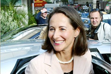 AFP - France's Segolene Royal, one of three candidates for the Socialist Party presidential nomination arrives for a party national council aimed at validating the candidacies, 07