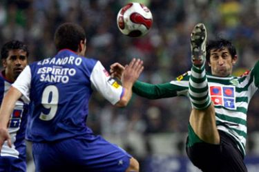 Sporting´s Marco Caneira (R) vies with Porto´s Lizandro Lopes (L) during their Portuguese Liga football match at Alvalade XXI Stadium, in Lisbon