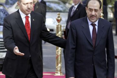 Turkey's Prime Minister Tayyip Erdogan (L) welcomes his Iraqi counterpart Nuri al-Maliki during a ceremony in Ankara, November 16, 2006.