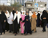 رصاص الاحتلال استهدف أيضا  مظاهرات النسوة في بيت حانون(رويترز)