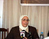 د. نادية مصطفى: الحجاب في انتشار رغم تصريحات الوزير (الجزيرة نت) 