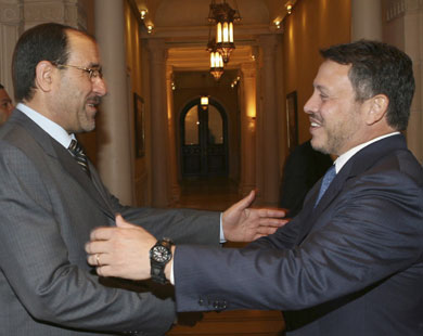 الملك عبد الله التقى المالكي الذي سيلتقي بدوره بوش اليوم على حدة (رويترز)