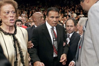 US boxing legend Mohammed Ali (C) arrives, 11 November 2006, at Madison Square Garden in New York. Ali was here to attend a fight of his daughter.