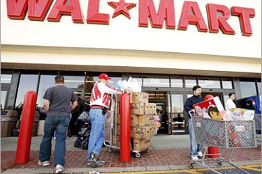 REUTERS/ Shoppers rush to get some early Christmas holiday shopping in, the day after Thanksgiving, at a Wal Mart in Fairfax, Virginia November 24, 2006. This year's "Black