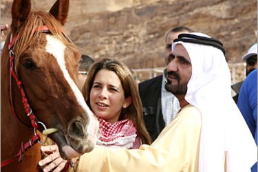 REUTERS/ Dubai's Sheikh Mohammed bin Rashid al-Maktoum (R) and his wife Princess Haya Bint Al-Hussein, look at a horse during the 120 km (75 miles) International Endurance Race