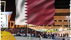رفع علم قطر على مقر القرية الرياضية