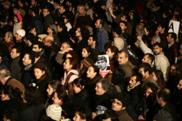 AFP/ Turkish demonstartors gather to protest the murder of Turkish-Armenian journalist Hrant Dink in front of the building of the Agos newspaper, in Istanbul, 19 January 2007.