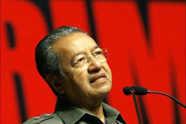 f_Former Malaysian Prime Minister Mahathir Mohamad delivers his keynote speech during an anti-war conference organised by the Perdana Global Peace Organisation in Kuala Lumpur