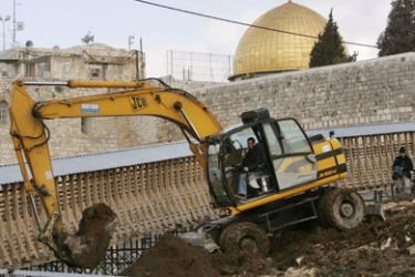 A bulldozer carries out excavation work in front of the Dome of the Rock Mosque, in the al Aqsa Mosque compound, at Jerusalem's old city February 7, 2007.