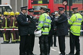 f_Police officers attend the scene of a suspicious explosion in central London, 05 February 2007. A small package exploded at an office in central London Monday slightly injuring