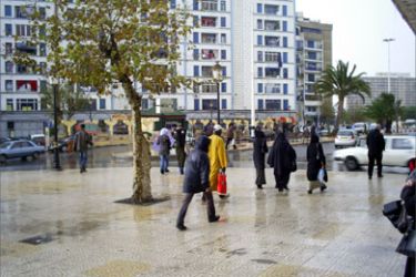 مقتل 9 أشخاص وجرح 30 بسبب تقلبات جوية في الجزائر