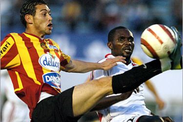 . AFP / Tunisia Esperance's striker Chakib Lachkham (L) vies with Zambian Zanaco FC team defender Vincent Mangamu (R) during their African Champions League football match 02 March 2007 in El-Manzeh Olympic stadium in Tunis. AFP