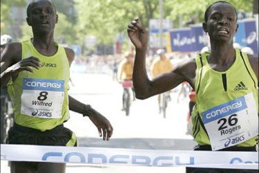 afp - Kenya's Rogers Rop (R), followed by his compatriot Wilfred Kigen, celebrates as he crosses the finish line to win the 22nd Hamburg Marathon in the northern
