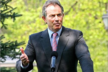AFP / British Prime Minister Tony Blair gestures as he speaks during an open-air press-conference after his meeting with Polish President Lech Kaczynski in Warsaw, 27 April 2007.