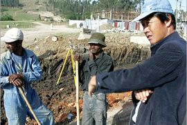 AFP / A Chinese construction worker (R) supervises the building of a road 30 April 2007 Makenisa, 9km south of Addis Ababa.The Ogaden National Liberation Front (ONLF) has told
