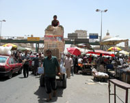 سوق الشورجة الذي استهدفته إحدى المفخخات اليوم (الجزيرة نت)