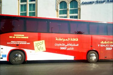 قافلة جمعية "2007 دابا" تسعى لإقناع المغاربة بضرورة المشاركة في التصويت