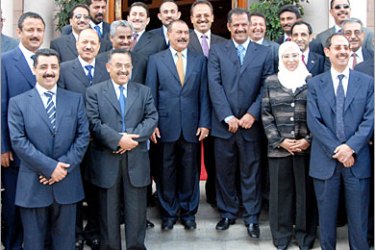 AFP - Yemeni President Ali Abdullah Saleh (C-L) poses for a souvenir photo with new Prime Minister Ali Mohammed Mujawar (C-R) and the ministers of the new Yemeni government after taking the oath at the presidential palace in Sanaa, 07 April 2007. Yemeni President Ali Abdullah Saleh named this week the new ministerial line-up marked by the