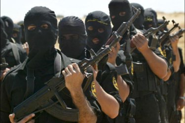 afp - Palestinian militants from the Islamic Jihad movement take part in an armed exercise in the Gaza Strip, 24 April 2007