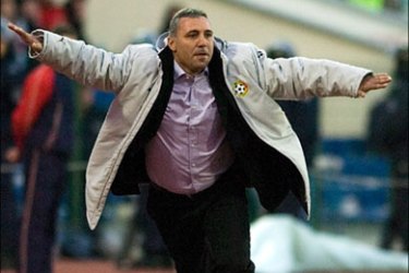 epa - (FILES) A File picture dated 28 March 2007 of Bulgarian coach Hristo Stoichkov reacting during a EURO 2008