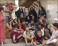 تفجير الحضرة القادرية حرم العديد من الأسر الفقيرة من عطايا غذائية وألبسة (الجزيرة نت)  