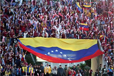 AFP / Venezuelan fans deploy a huge national flag at Pueblo Nuevo stadium in San Cristobal, Venezuela 26 June, 2007 as they wait for the beginning of the Venezuela vs Bolivia Copa
