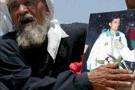 f_An Iraqi mourns as he holds the picture of his killed relative during his funeral in Baghdad's impoverished district of Sadr City, 16 June 2007. The victim was one of the 13 members of the Iraqi Tae Kwon Do team kidnapped a year ago while on their way to Baghdad from Amman in Jordan. The corpses of the victims were found yesterday near a highway between the town of Rutba and Ramadi in Anbar. AFP PHOTO/WISSAM AL-OKAILI
