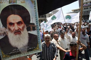 f_Iraqi Shiites carry a poster of Grand Ayatollah Ali al-Sistani (L) as they rally outside the al-Kholani mosque in central Baghdad, 22 June 2007, to protest against the attack