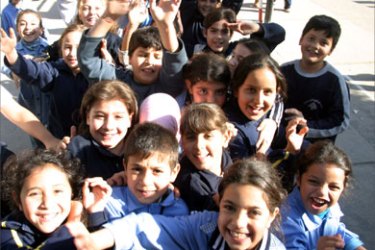 تلاميذ مدرسة الناعمة بالقرب من بيروت بعد انتهاء الحرب في شهر 11 الماضي، وهي لي أثناء زيارة لتغطية مشاريع إعادة الإعمار في الجنوب اللبناني، والأطفال كانوا فرحين للغاية بترميم مدرستهم