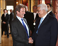 عباس حظي بدعم فرنسي لدى زيارته باريس (الفرنسية)