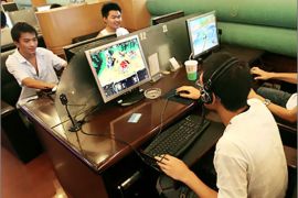 AFP / Chinese students play online computer games at an internet cafe during their summer holidays in Hangzhou, 26 July 2007. China looks set to overtake the US as the world's biggest