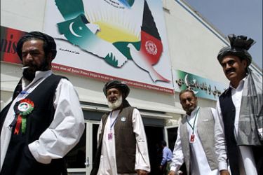 AFP : Afghan representatives leave the gathering on the final day of a Pakistan-Afghan Peace Jirga in Kabul, 12 August 2007. Afghanistan and Pakistan must work together to