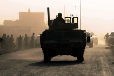 A US vechile arrives at the site of a suicide attack in Kabul, 25 August 2007. A suicide car bomb exploded near a convoy of vehicles in the Afghan capital Kabul, wounding six people