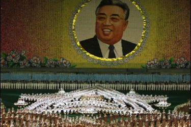 R/North Koreans perform during the "My Motherland" segment for the country's famed Arirang Mass Games at the May Day stadium in central Pyongyang August 27, 2007. The games are the world's biggest choreographed extravaganza