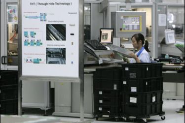 R/An employee works at the production line inside the Siemens Numerical Control Ltd. factory in Nanjing August 29, 2007. Industrial group Siemens AG on Wednesday said it had discovered improper behaviour by some of its staff in China