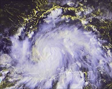صورة بالأقمار الصناعية للعاصفة فيليكس أثناء عبورها بحر الكاريبي (رويترز)