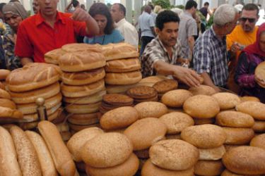 AFP/ Tunisian buy bread at the central market in Tunis, 22 September 2007, during the Muslim Holy month of Ramadan. During the month Muslims have to abstain from food, drink, smoking and sex from dawn until dusk.