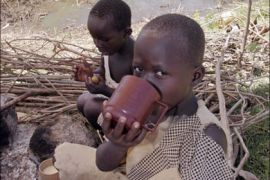 afp : Children, residents of Budalangi, western Kenya, have a meal, near their flooded house 23 September 2007. Some of the worst rainfalls and floods in three decades have swept